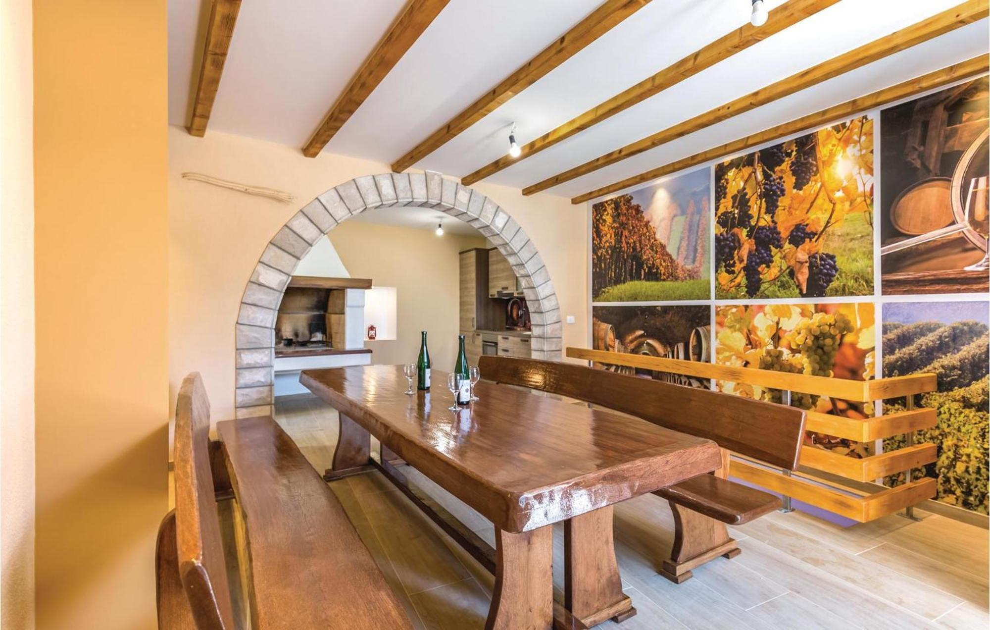 Amazing Apartment In Medici With Kitchen Kutleša Eksteriør billede